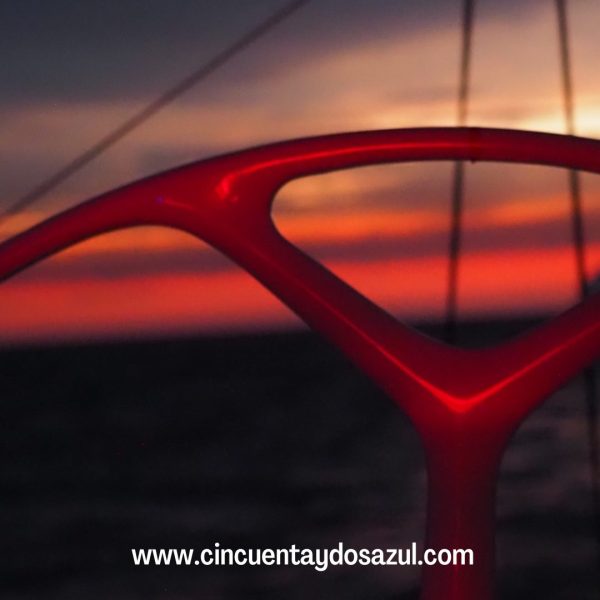Atardecer a bordo de un open IMOCA60 - navega en el Mundus.